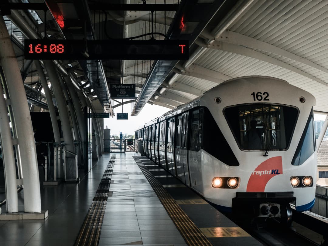 3.5 KMS (7 MINS) RAPID METRO STATION
